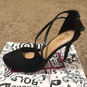 Size 8, 3 in closed toe stilettos in black
